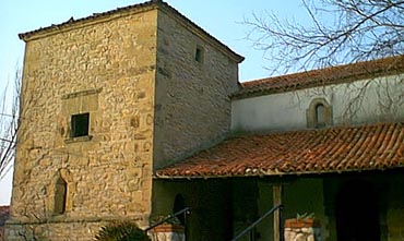 Torre medieval que se aprovech� para la iglesia